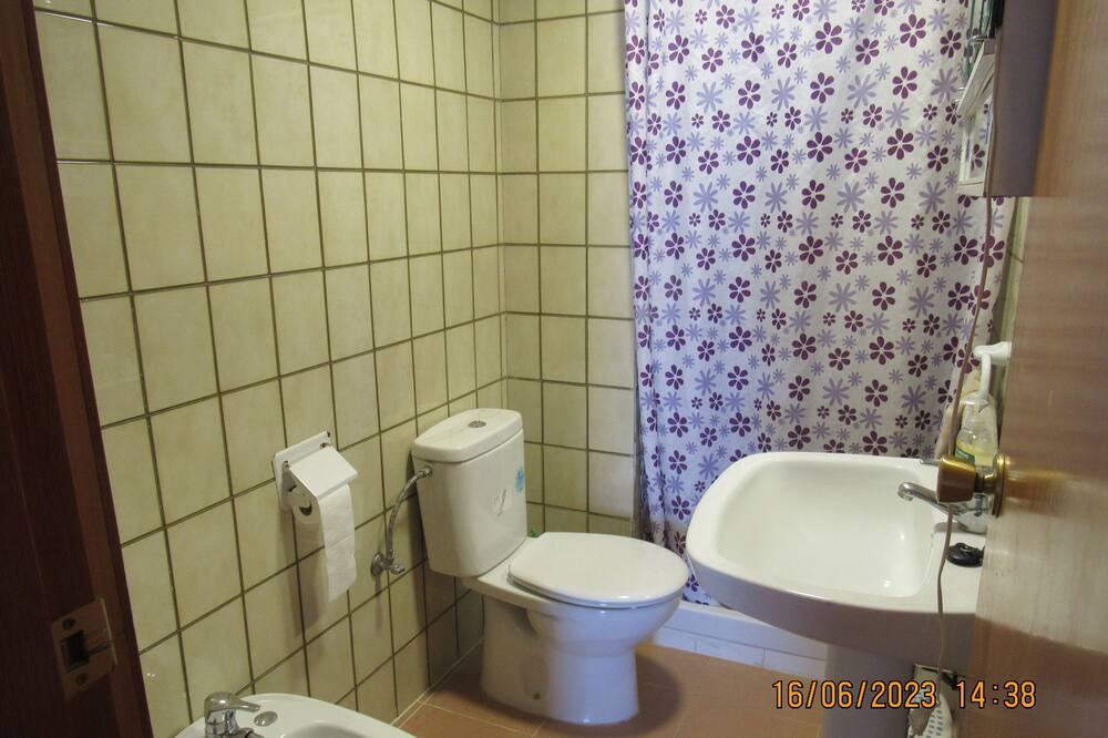 Photo of Bathroom in Velilla-Taramay