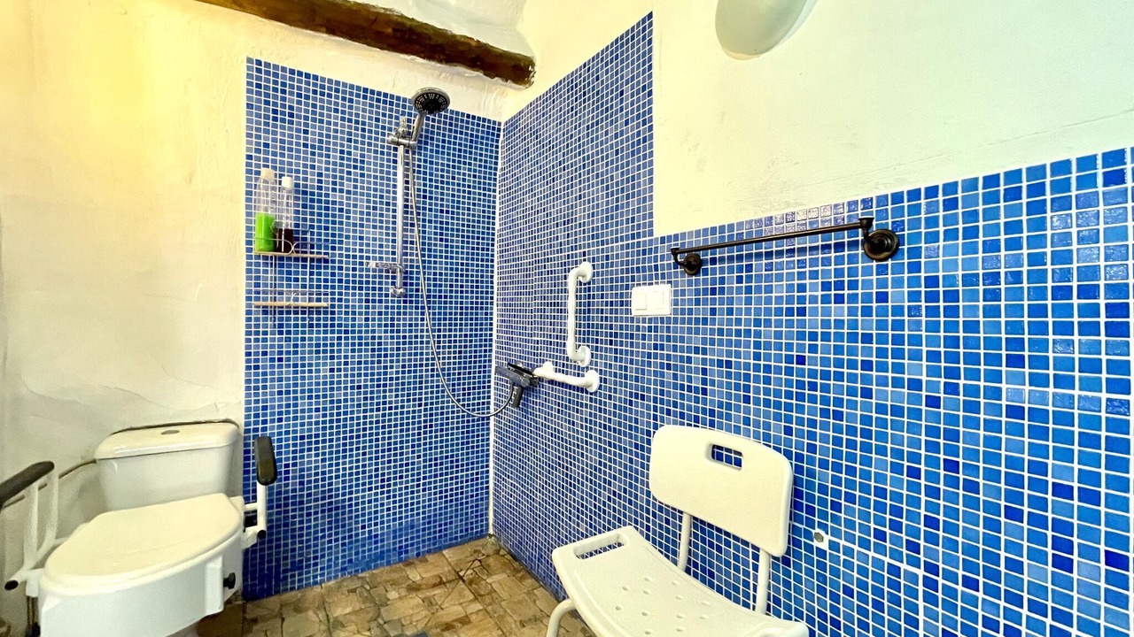 Photo of Bathroom in Cullar