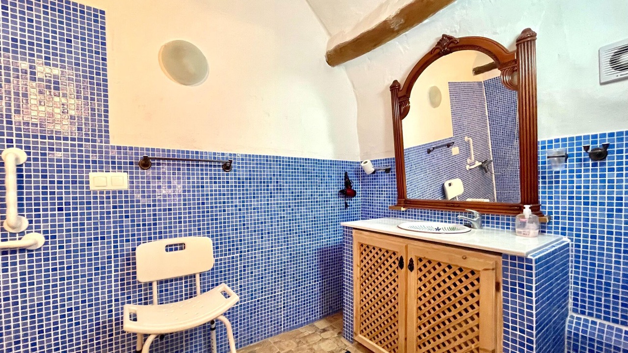 Photo of Bathroom in Cullar