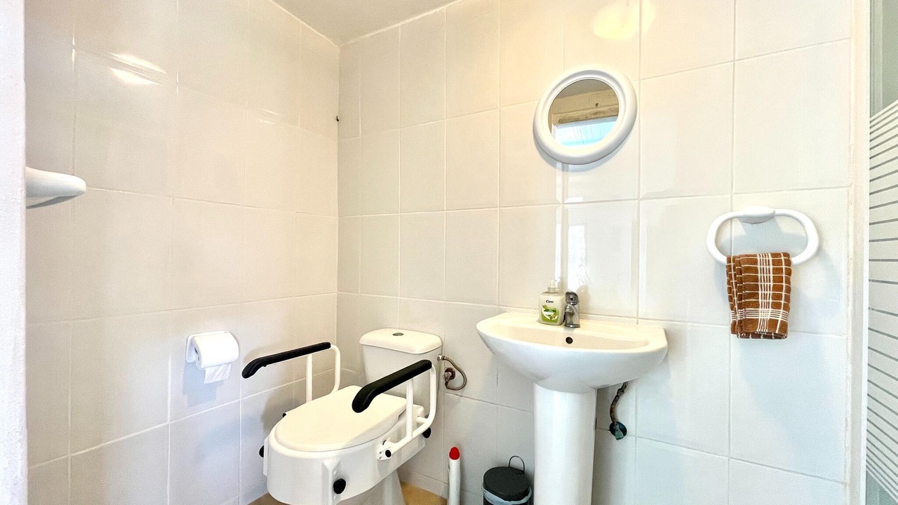 Photo of Bathroom in Cullar