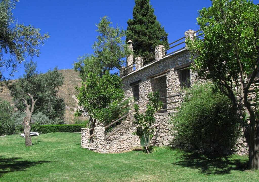 Photo of Buildings in Carataunas