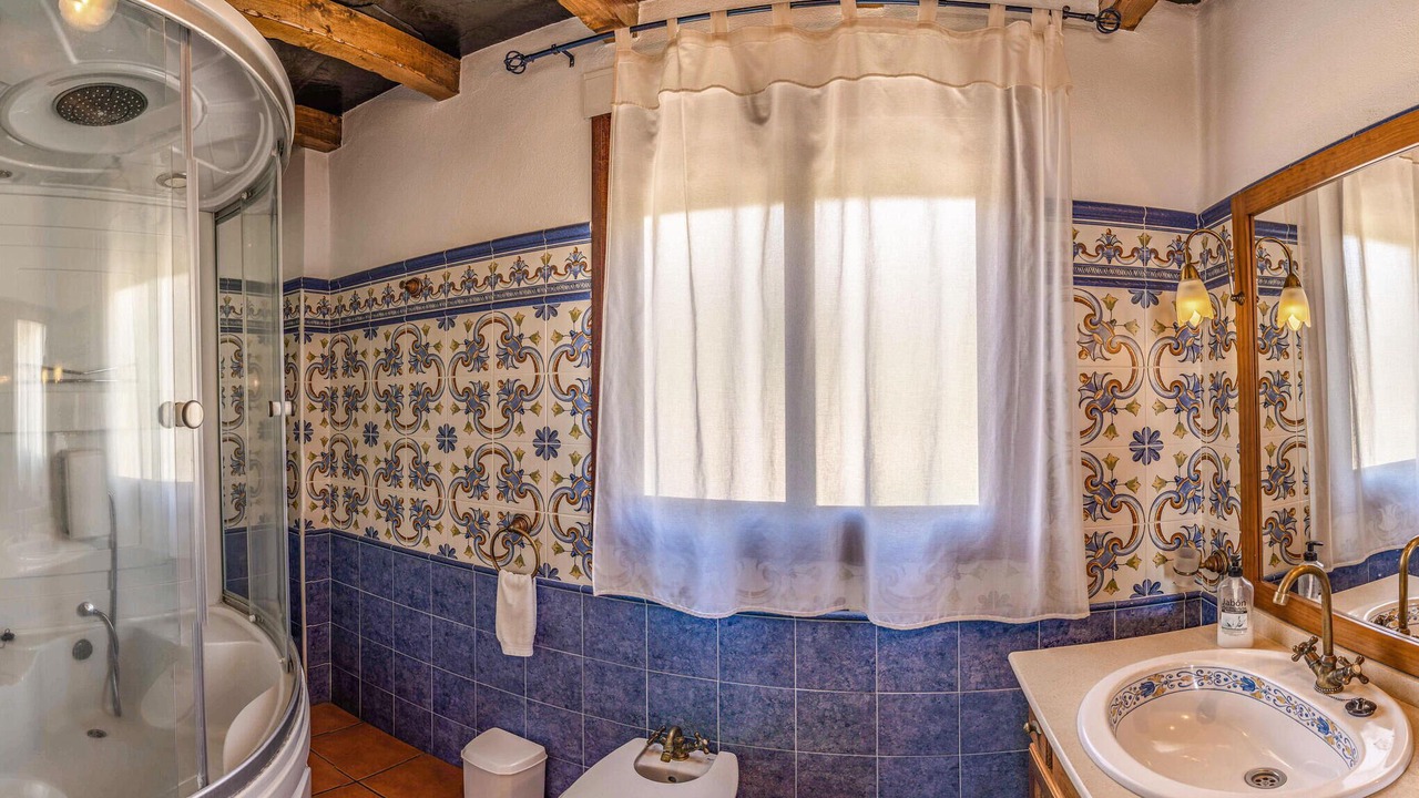 Photo of Bathroom in Mecina Bombaron