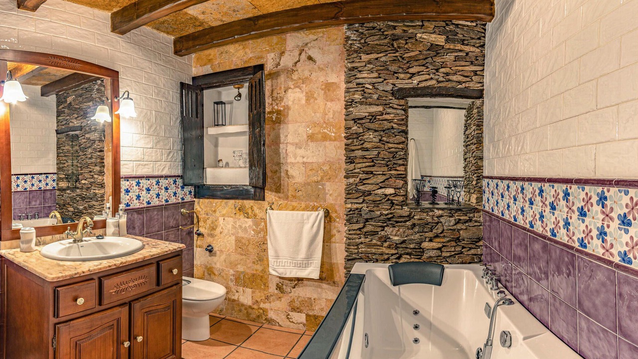Photo of Bathroom in Mecina Bombaron