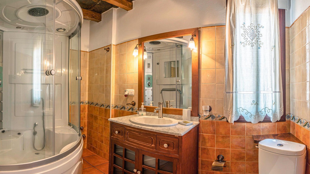 Photo of Bathroom in Mecina Bombaron