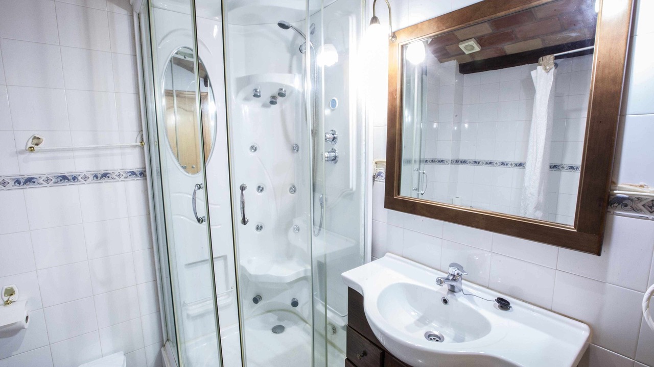 Photo of Bathroom in Mecina Bombaron