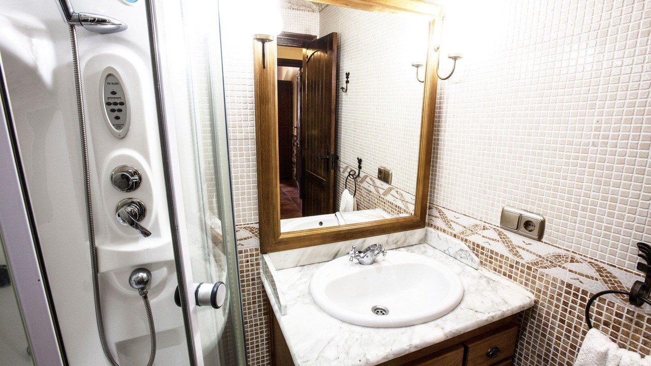Photo of Bathroom in Mecina Bombaron