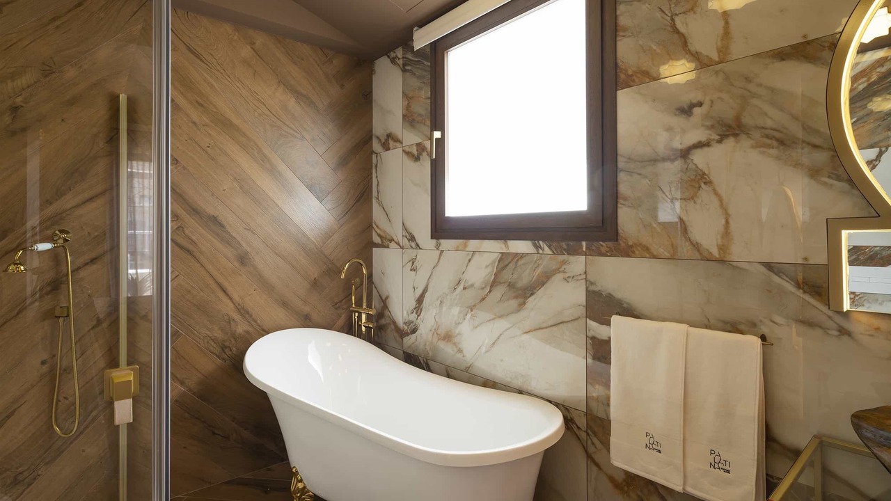 Photo of Bathroom in Central District
