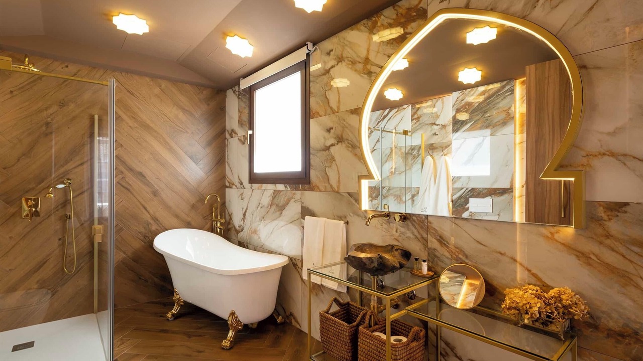 Photo of Bathroom in Central District