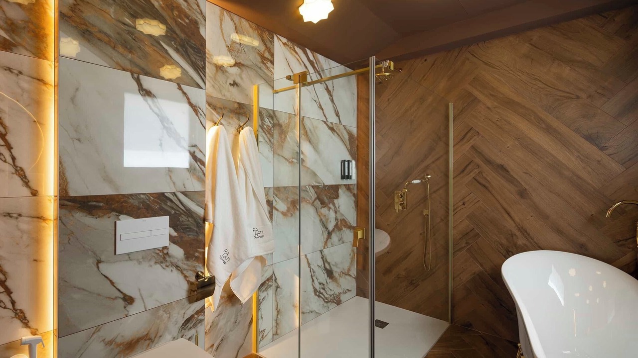 Photo of Bathroom in Central District