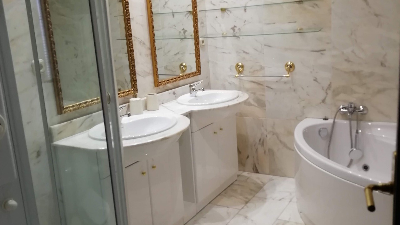 Photo of Bathroom in Genil
