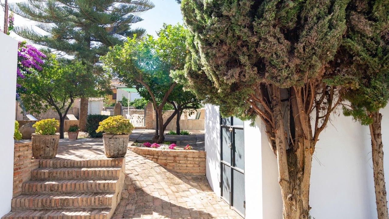 Photo of Outdoor in Melegis