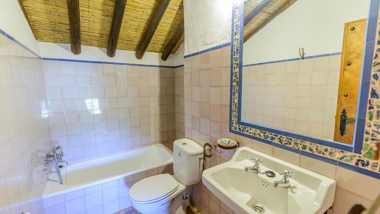 Photo of Bathroom in Algarinejo