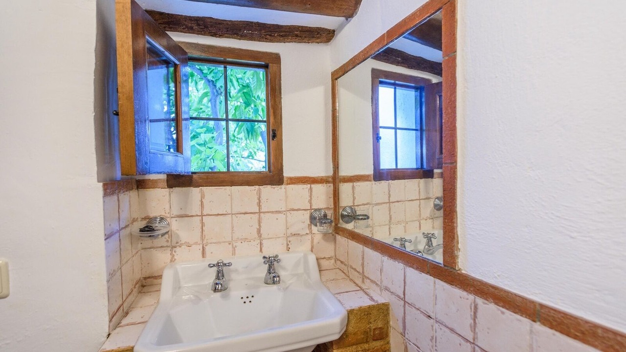 Photo of Bathroom in Algarinejo
