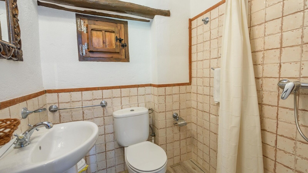 Photo of Bathroom in Algarinejo