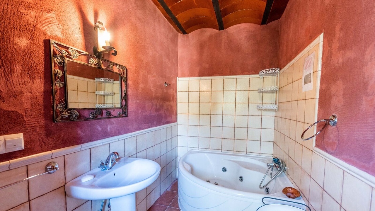 Photo of Bathroom in Algarinejo