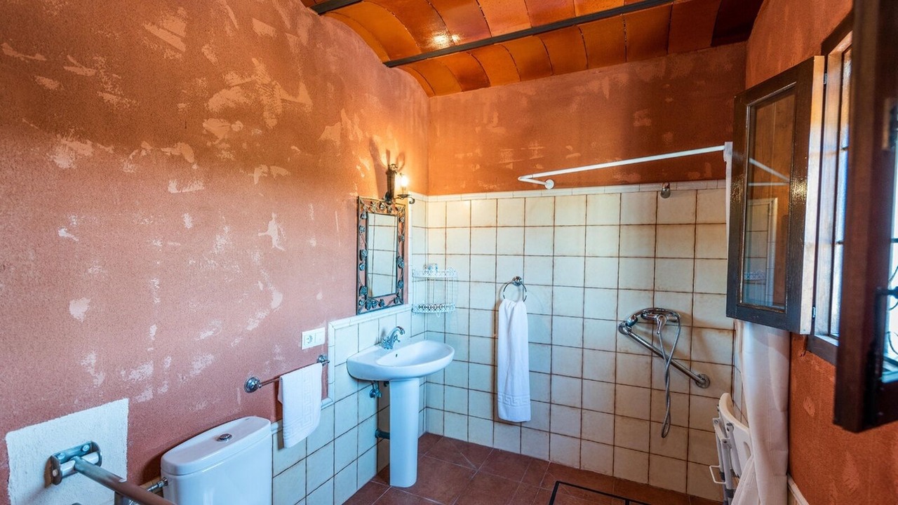 Photo of Bathroom in Algarinejo