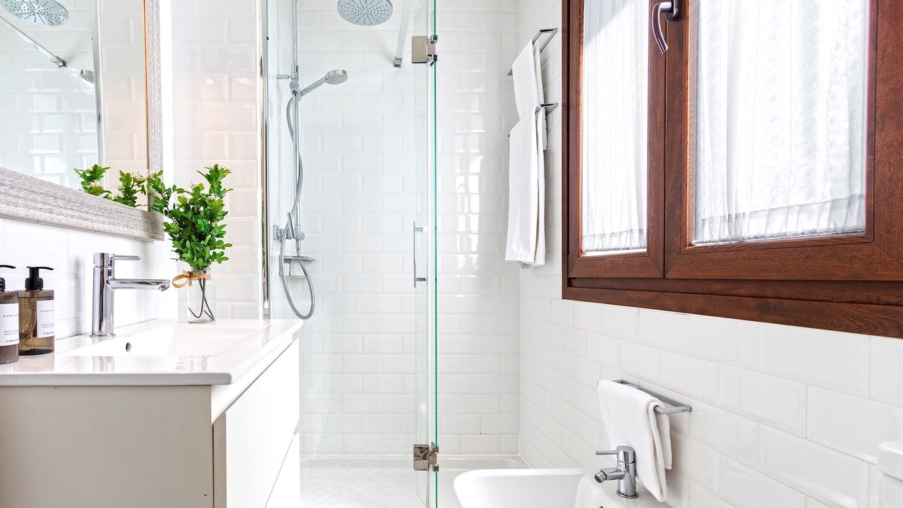 Photo of Bathroom in Central District
