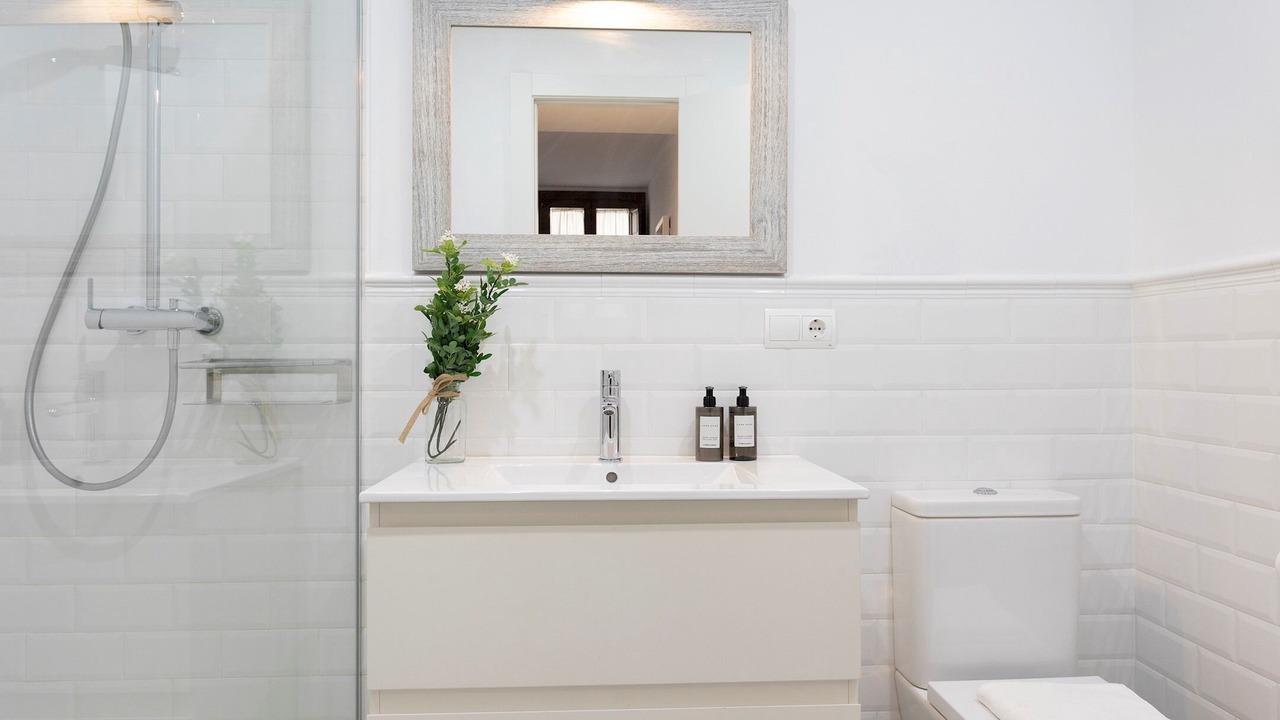 Photo of Bathroom in Central District