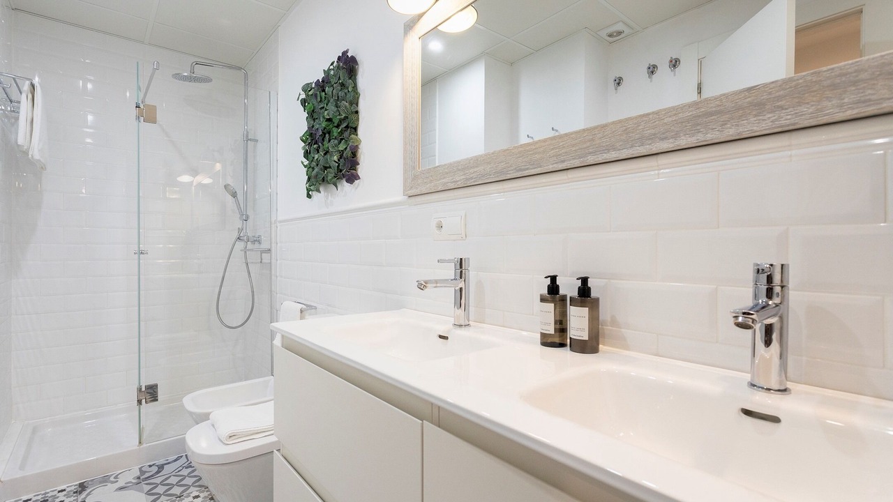 Photo of Bathroom in Central District