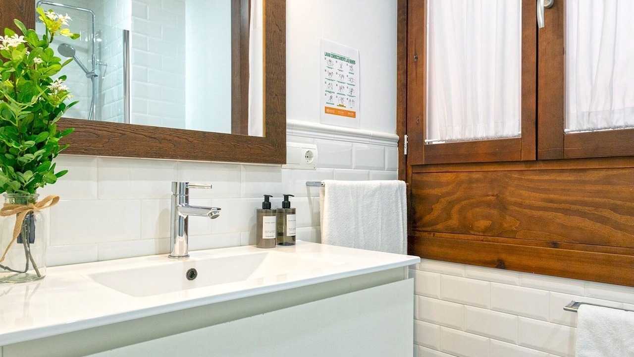 Photo of Bathroom in Central District