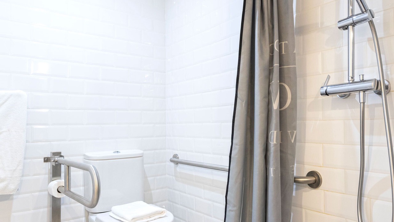 Photo of Bathroom in Central District