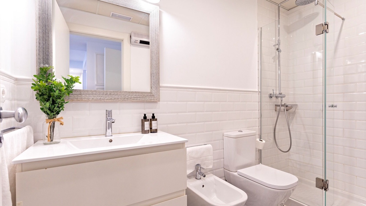Photo of Bathroom in Central District