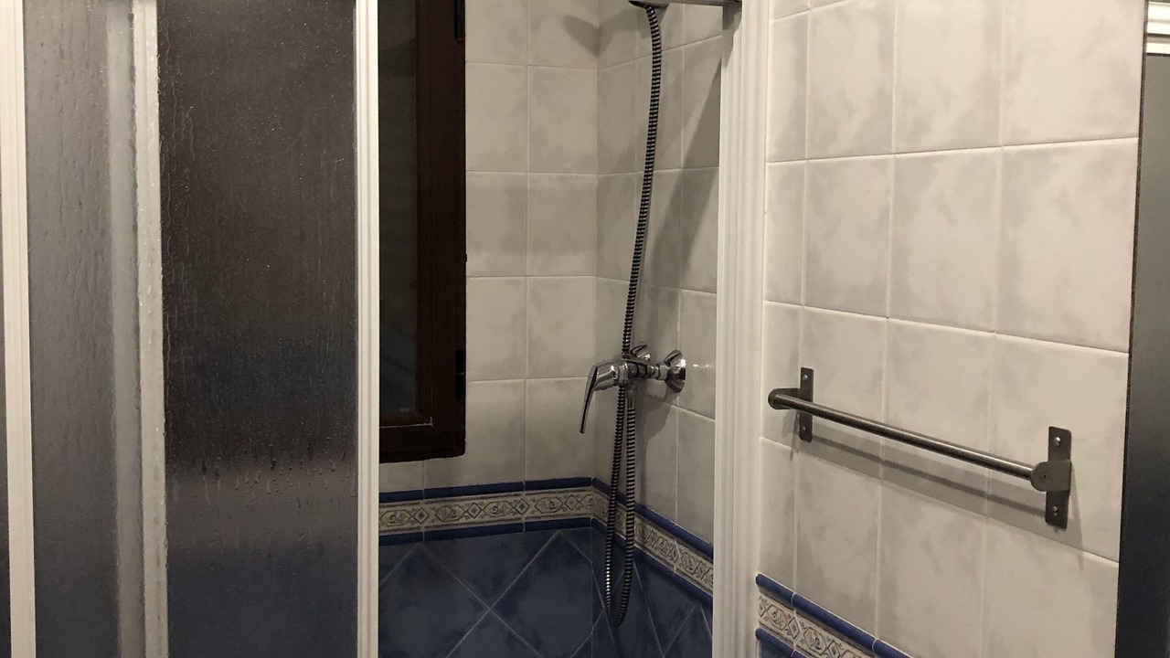 Photo of Bathroom in Central District