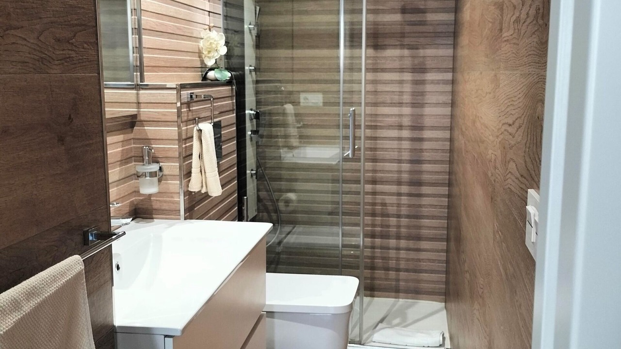 Photo of Bathroom in Central District