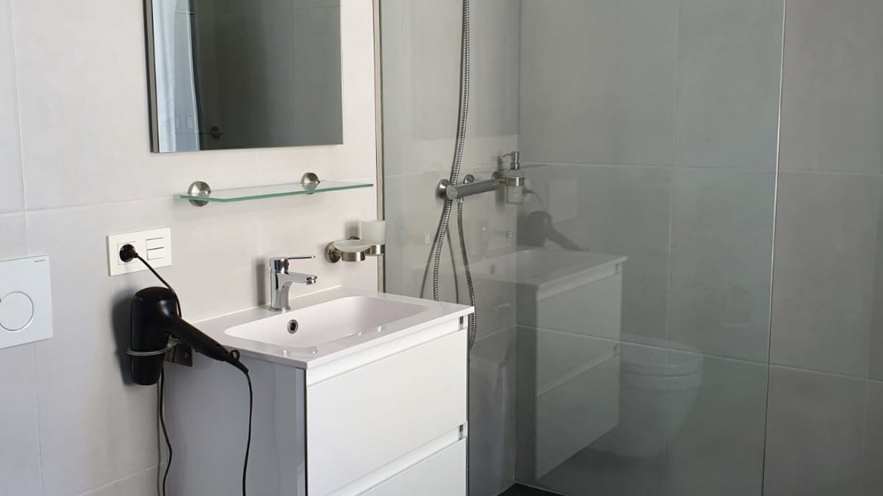 Photo of Bathroom in Central District
