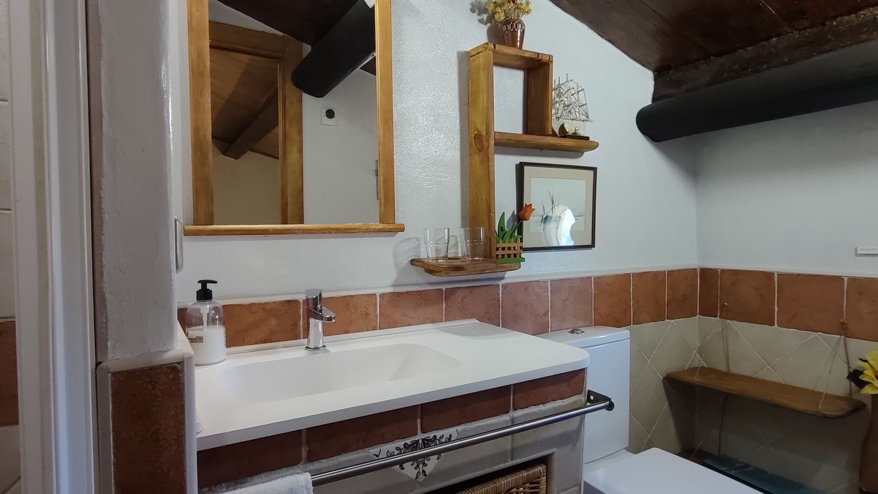 Photo of Bathroom in Albunuelas
