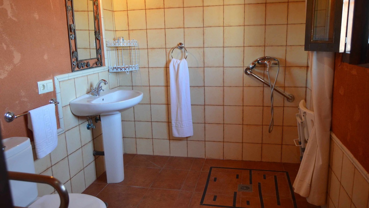 Photo of Bathroom in Algarinejo