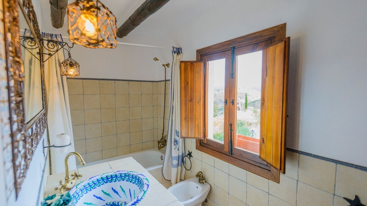 Photo of Bathroom in Algarinejo