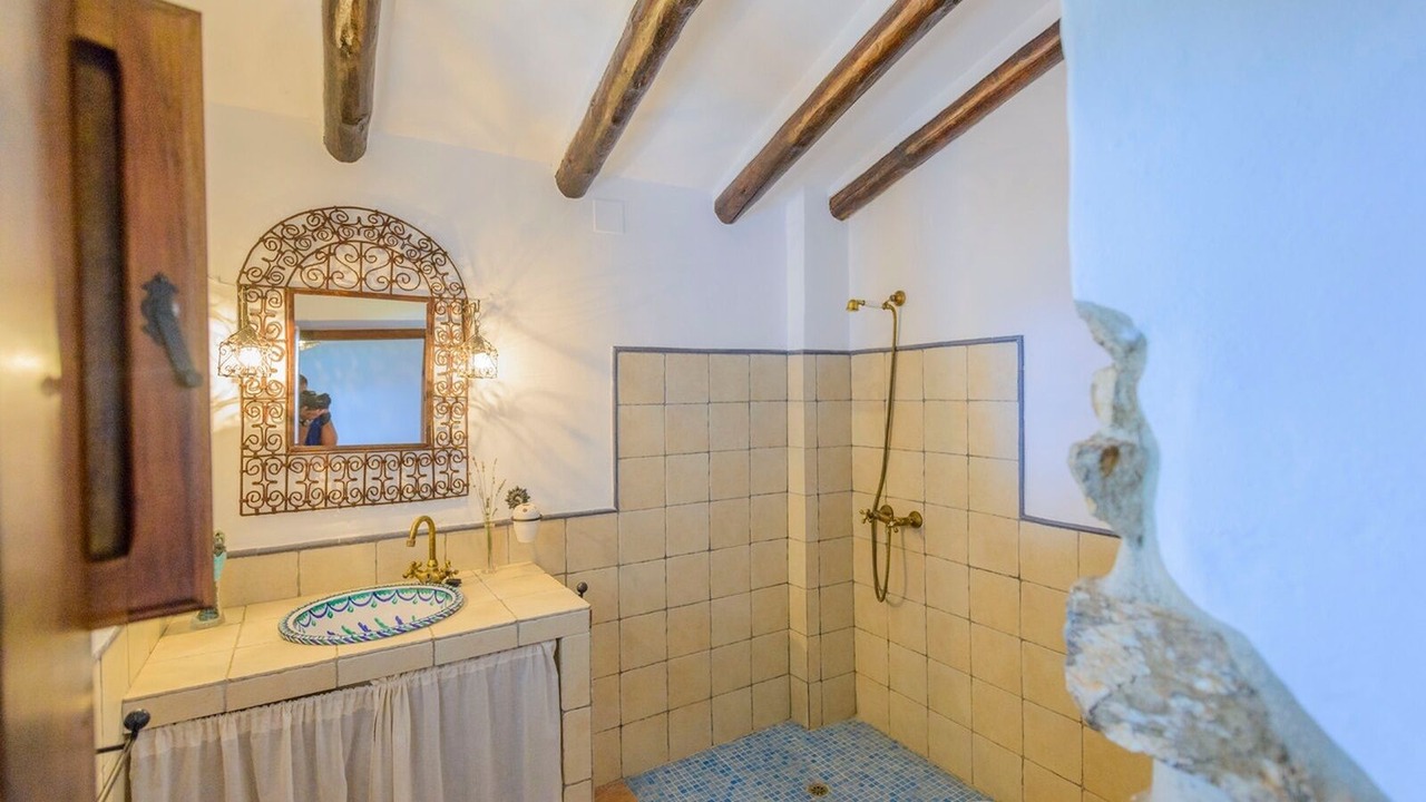 Photo of Bathroom in Algarinejo