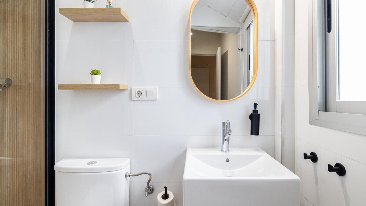 Photo of Bathroom in Central District