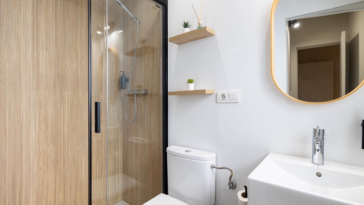 Photo of Bathroom in Central District