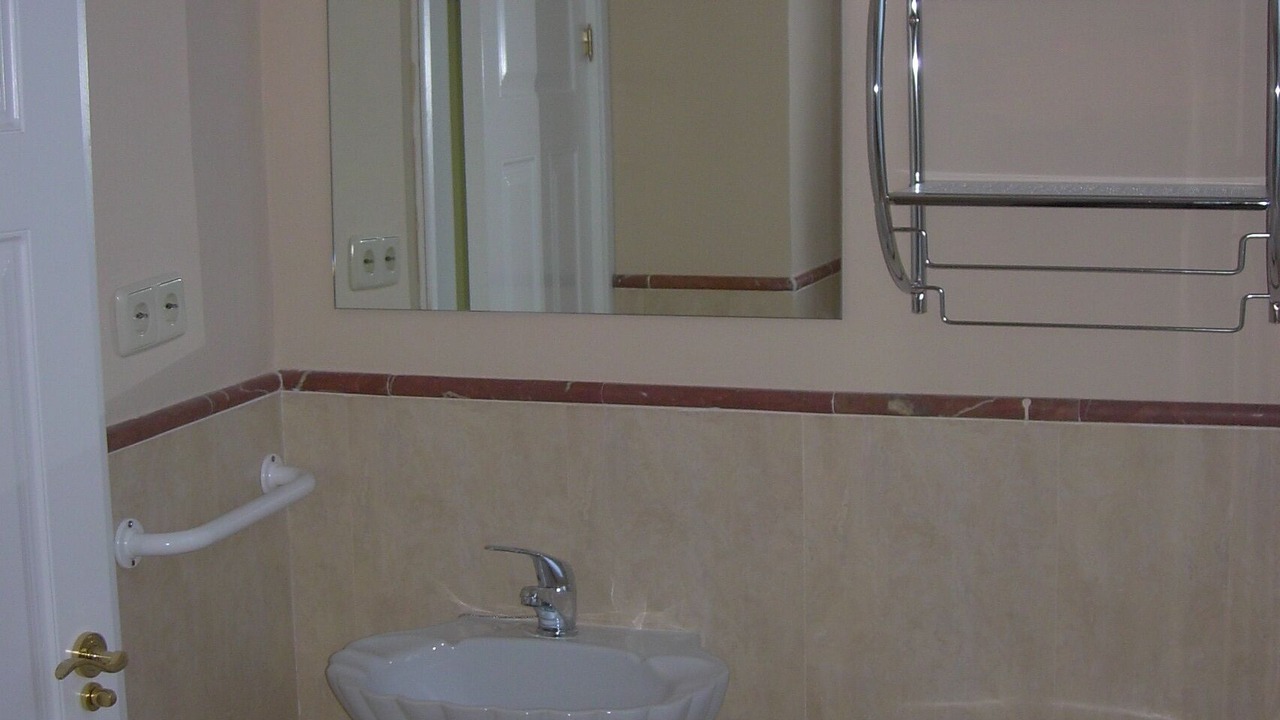 Photo of Bathroom in Central District