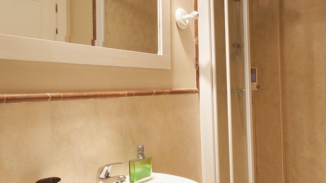 Photo of Bathroom in Central District