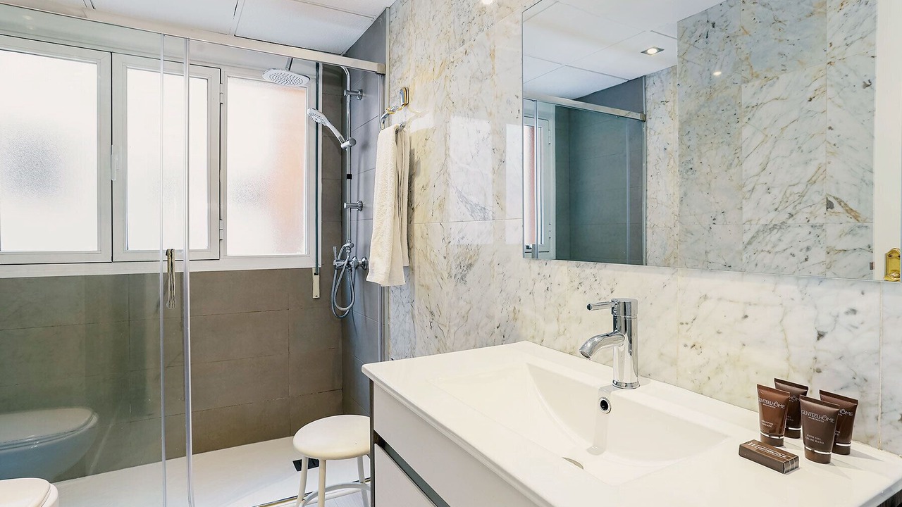 Photo of Bathroom in Central District