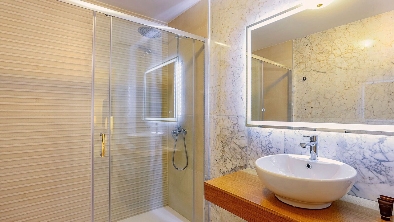 Photo of Bathroom in Central District