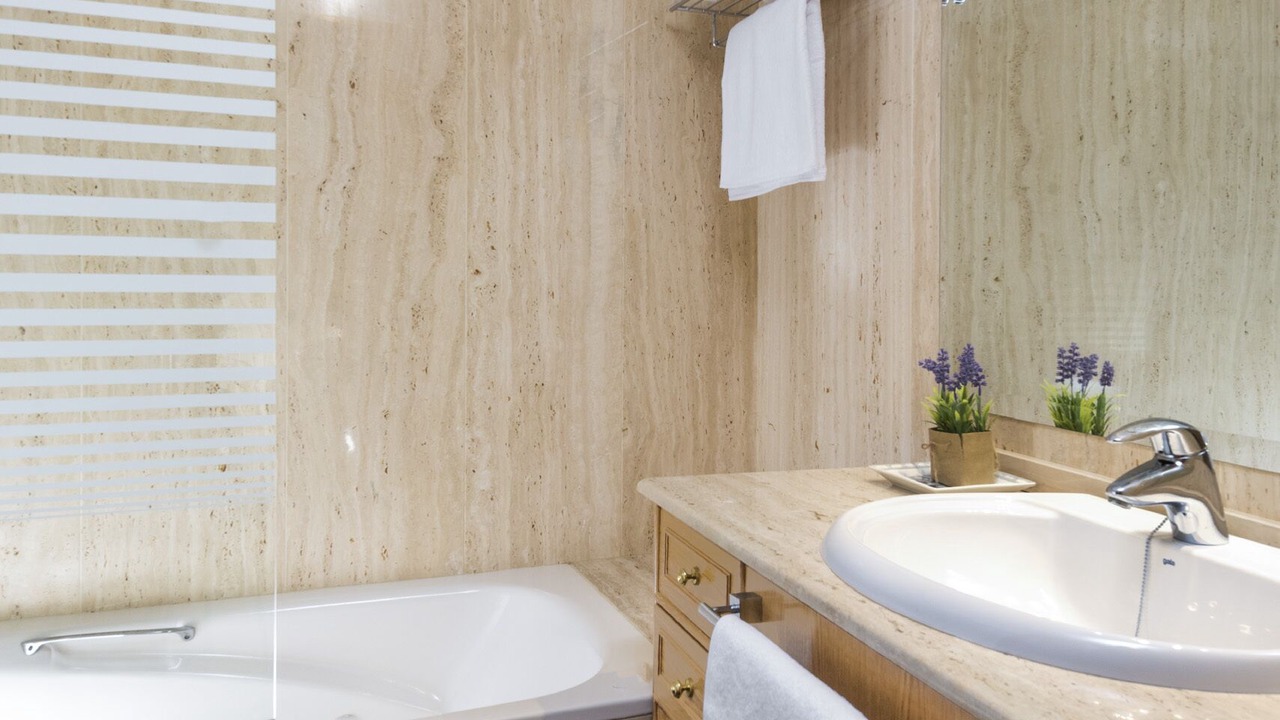 Photo of Bathroom in Central District