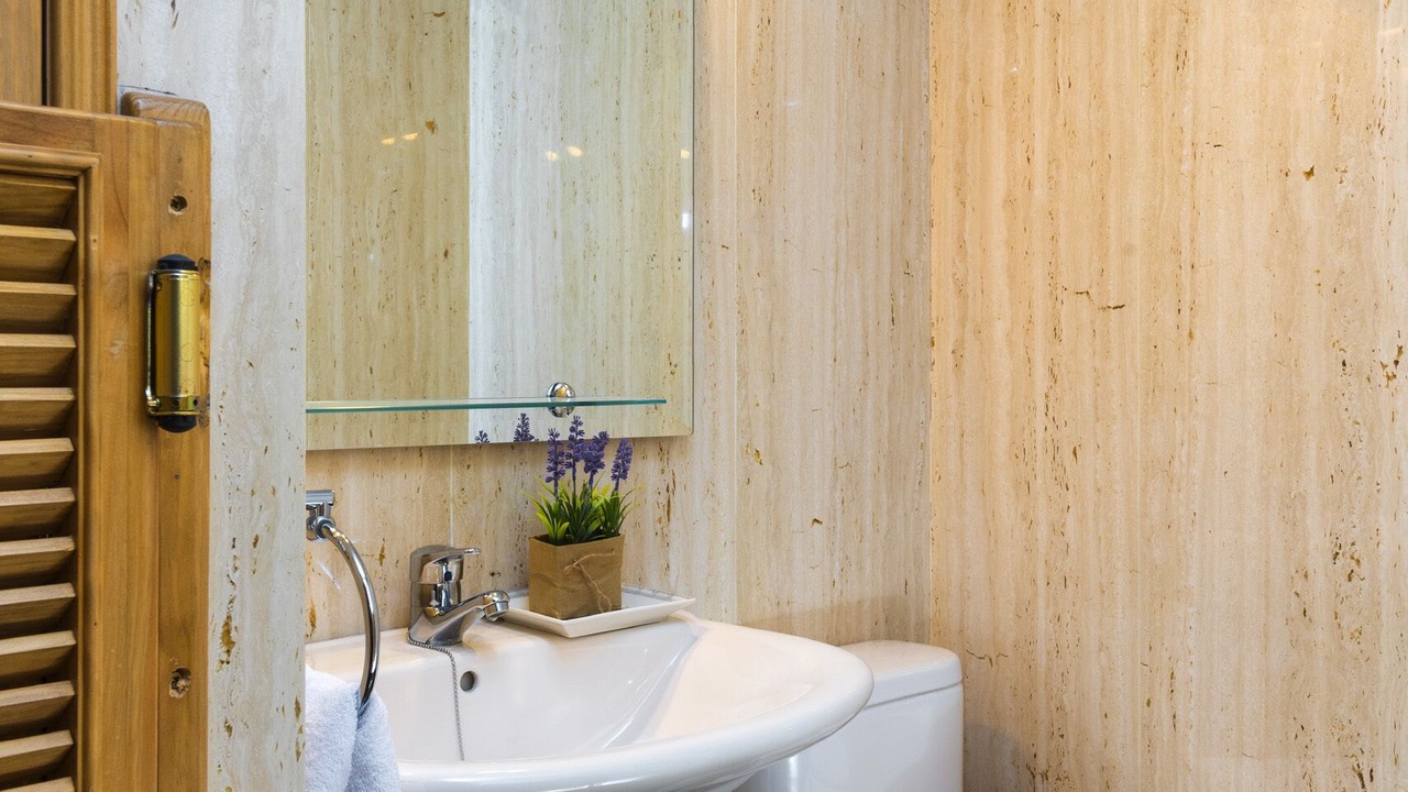 Photo of Bathroom in Central District