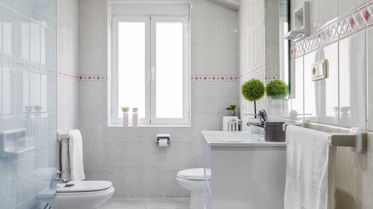 Photo of Bathroom in Central District