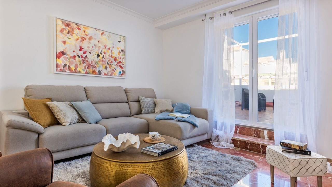 Photo of Livingroom in Central District