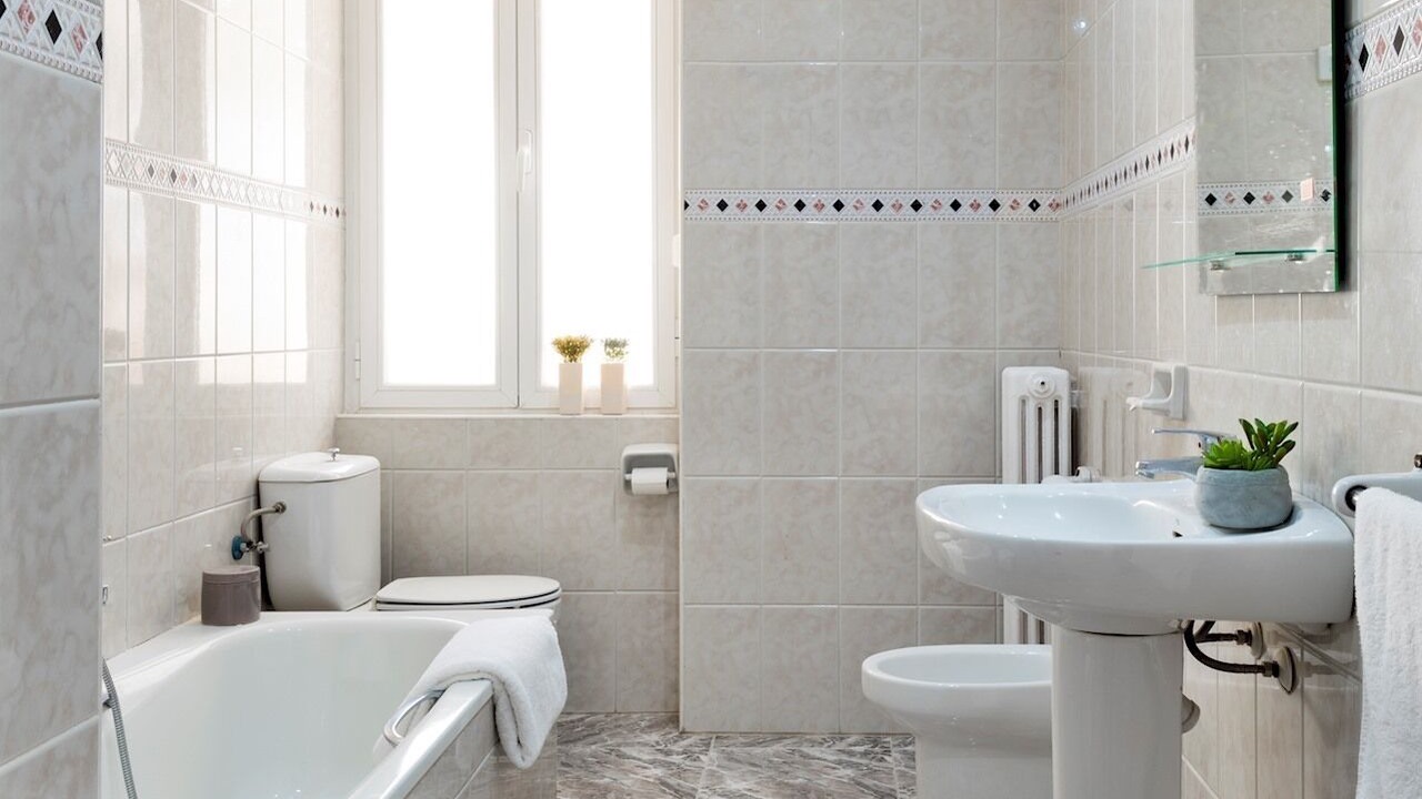 Photo of Bathroom in Central District