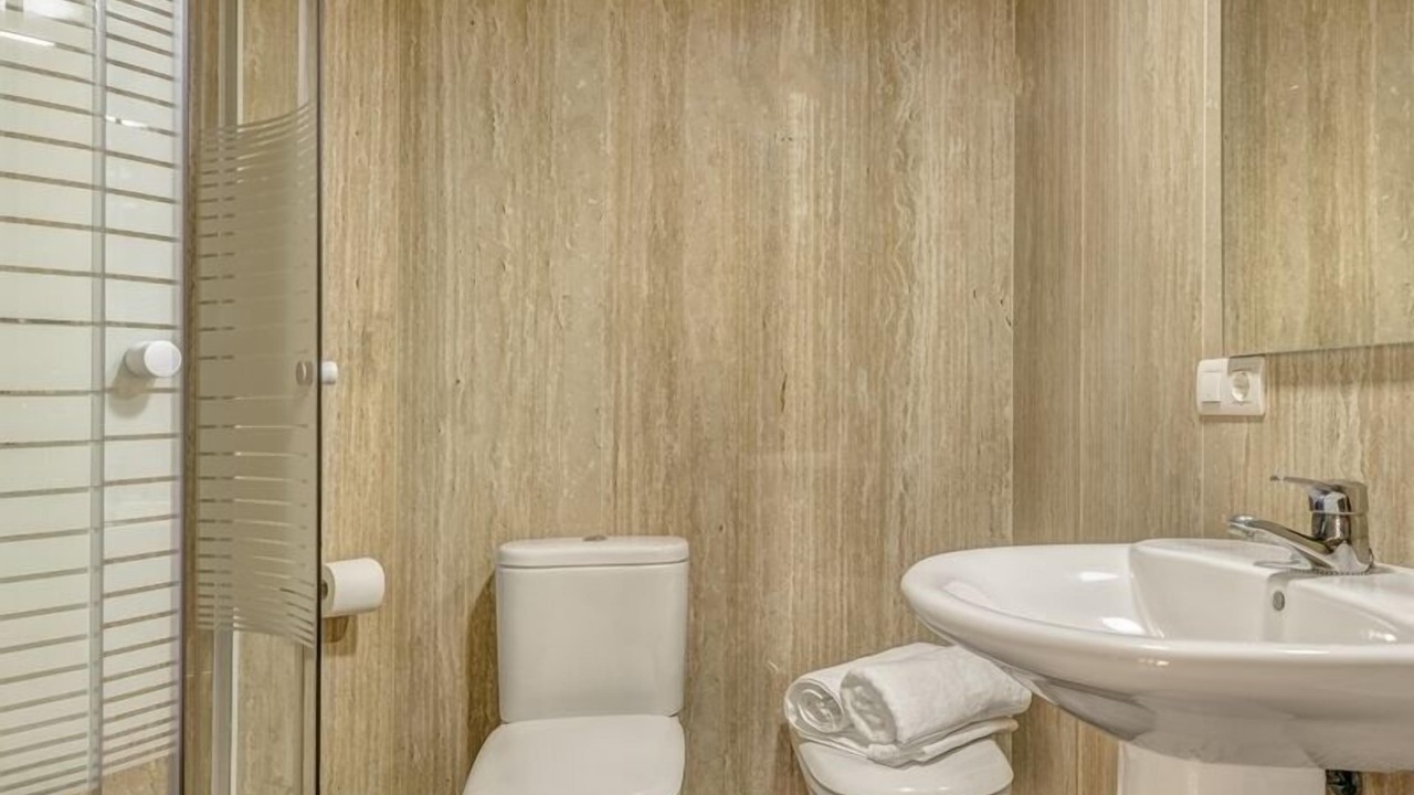 Photo of Bathroom in Central District