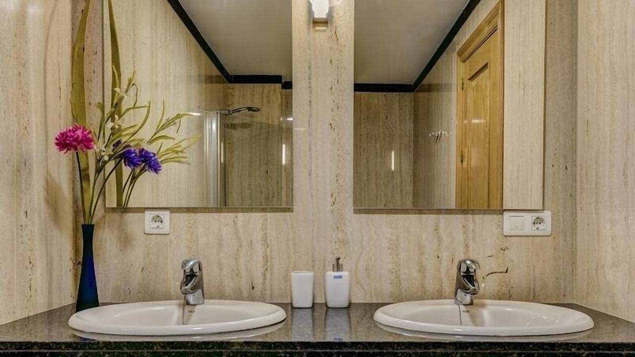 Photo of Bathroom in Central District