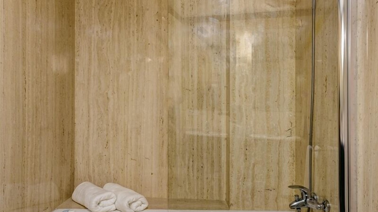Photo of Bathroom in Central District