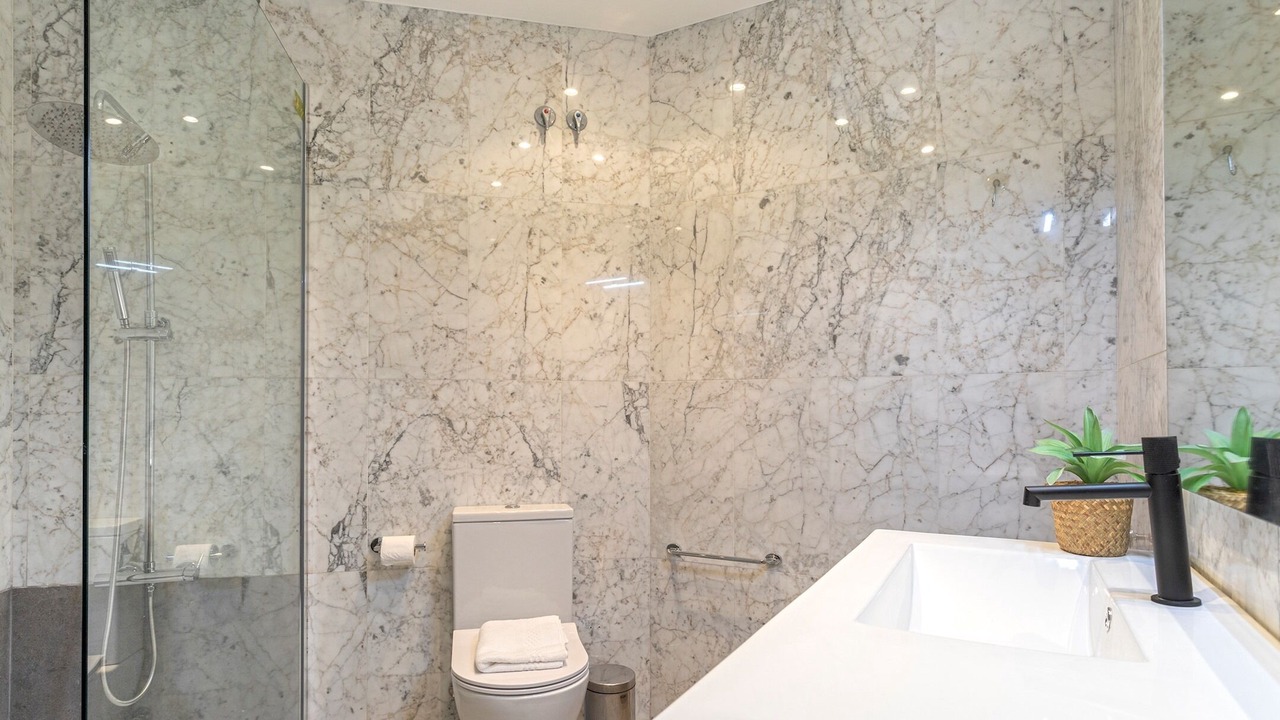 Photo of Bathroom in Central District