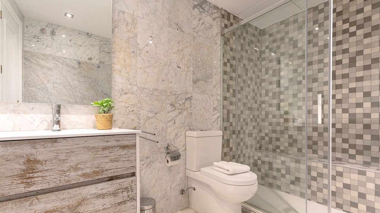 Photo of Bathroom in Central District