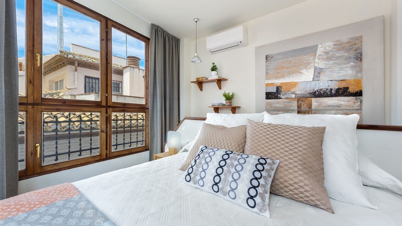 Photo of Bedroom in Central District